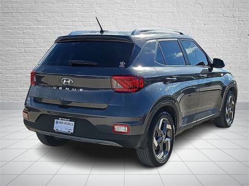 Used 2024 Hyundai Venue SEL image 4