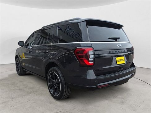 Used 2023 Ford Expedition Limited image 3