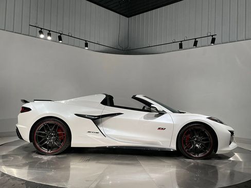 Used 2023 Chevrolet Corvette Z06 RWD image 42