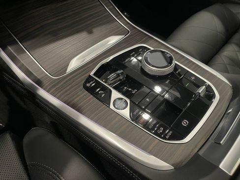 Certified 2023 BMW X7 xDrive40i w/ Executive Package image 18