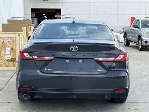 Used 2025 Toyota Camry SE image 5