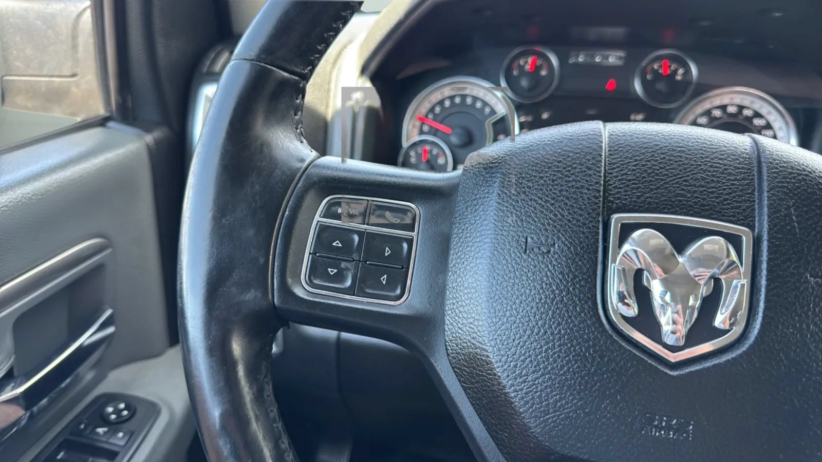 Used 2019 RAM 1500 Classic SLT w/ Luxury Group AWD/4WD image 25