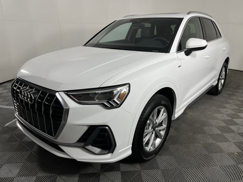 Used 2025 Audi Q3 2.0T Premium w/ Convenience Package image 4