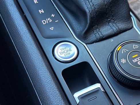 Used 2020 Volkswagen Atlas Cross Sport SEL image 19