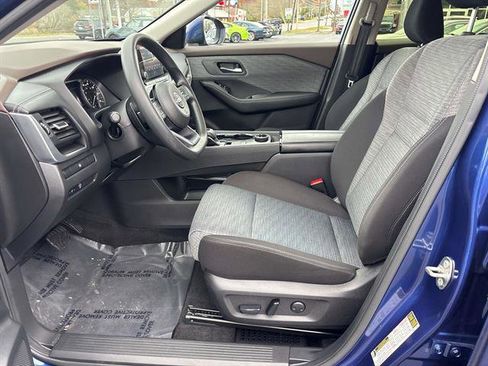 Used 2023 Nissan Rogue SV image 8