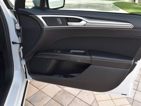 Used 2020 Ford Fusion SE FWD image 76