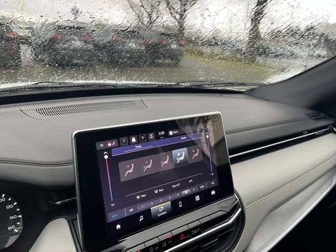 Used 2025 Jeep Compass Limited image 18