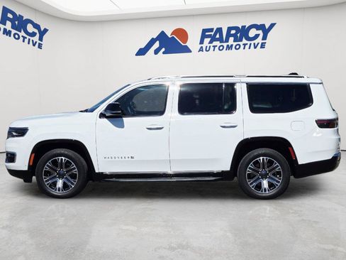 Used 2024 Jeep Wagoneer Series II AWD/4WD image 8