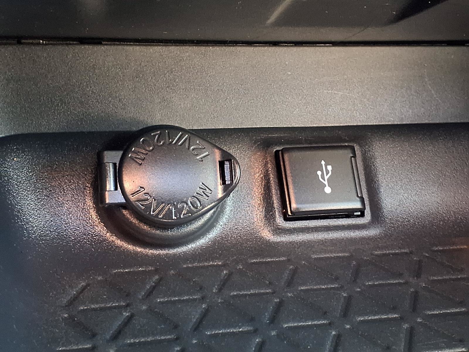 Used 2020 Toyota RAV4 XLE w/ Convenience Package FWD image 25