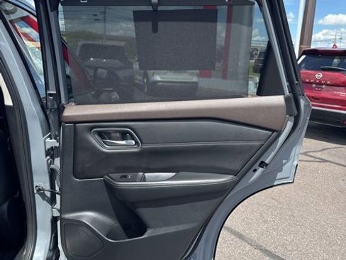 Certified 2022 Nissan Rogue Platinum w/ Head-Up Display Package image 18