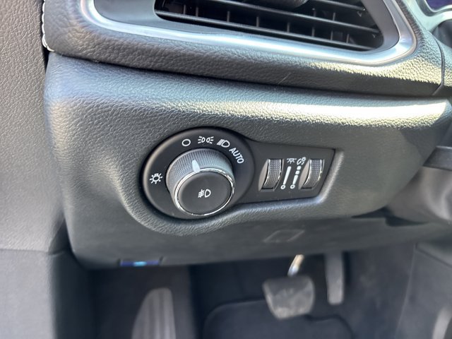 Used 2026 Chrysler Pacifica Limited FWD image 27
