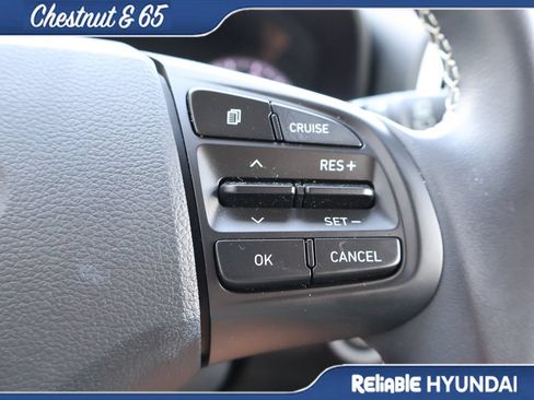 Used 2022 Hyundai Venue Limited FWD image 28