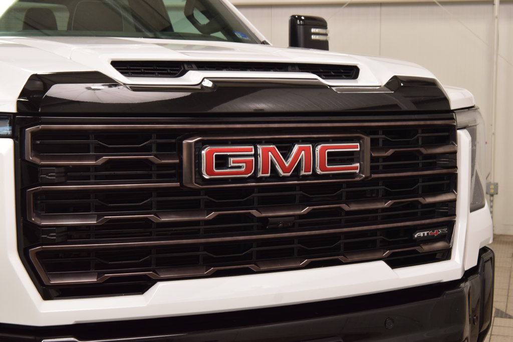 Used 2025 GMC Sierra 2500 AT4X AWD/4WD image 11