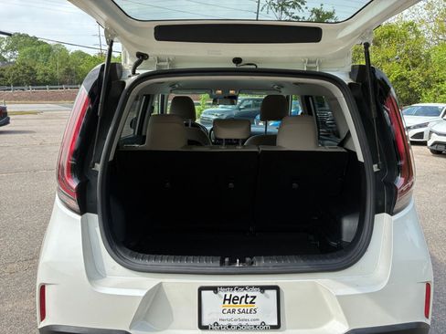 Used 2025 Kia Soul LX w/ LX Technology Package FWD image 28