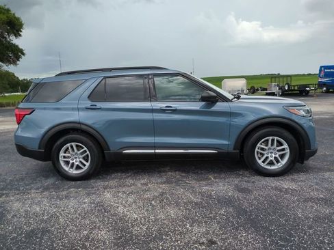 Certified 2025 Ford Explorer Active w/ Active Comfort Package RWD image 4