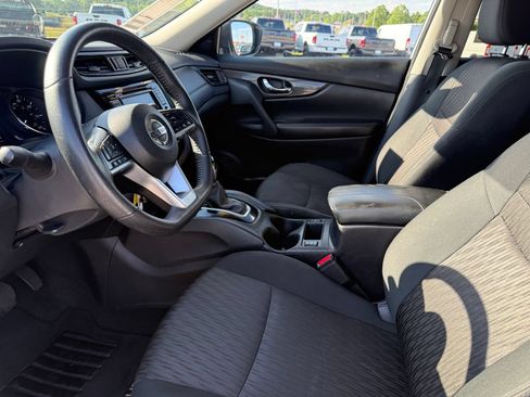 Used 2019 Nissan Rogue S w/ Special Edition Package FWD image 5