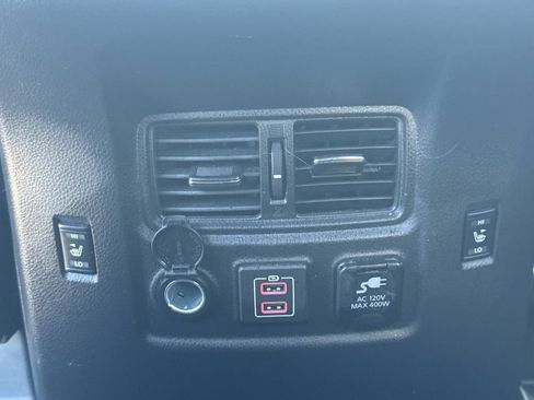 Certified 2022 Nissan Titan Platinum Reserve w/ Moonroof Package image 17