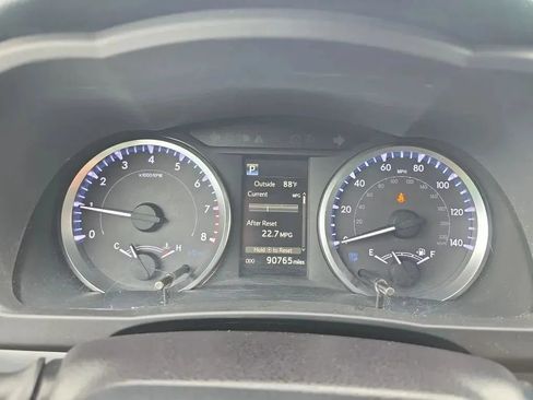 Used 2019 Toyota Highlander LE AWD/4WD image 17