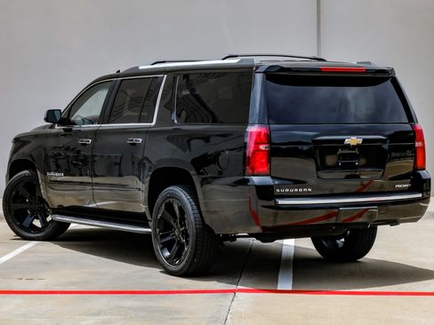 Used 2019 Chevrolet Suburban Premier RWD image 6