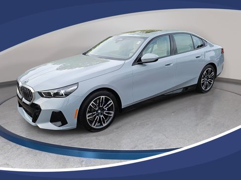 New 2026 BMW 530i w/ M Sport Package RWD image 1