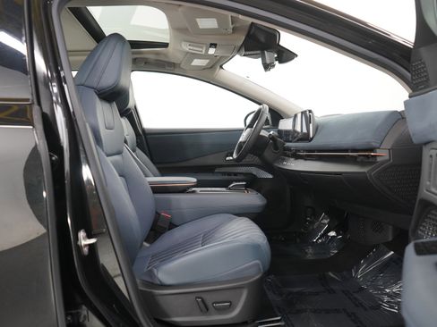 Used 2023 Nissan Ariya image 11