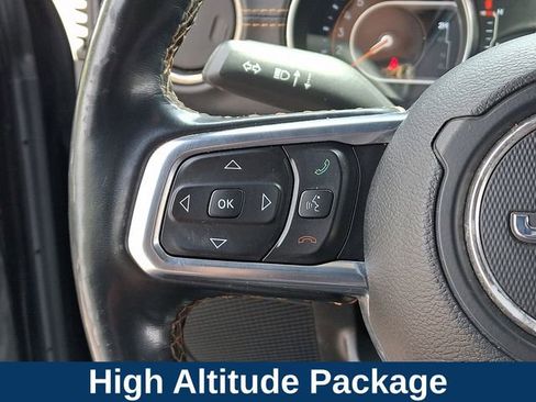 Used 2021 Jeep Wrangler Unlimited Sahara AWD/4WD image 7