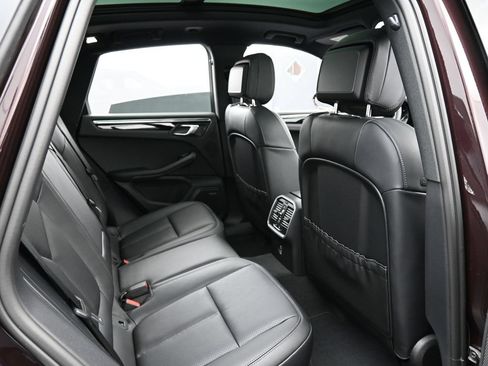 Certified 2026 Porsche Macan AWD/4WD image 28