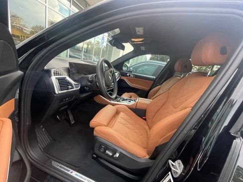 Used 2025 BMW X5 xDrive40i w/ M Sport Package AWD/4WD image 2