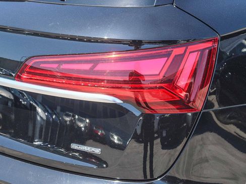 Used 2021 Audi Q5 2.0T Premium w/ Convenience Package AWD/4WD image 10