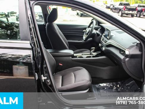 Used 2024 Nissan Altima 2.5 SV FWD image 20