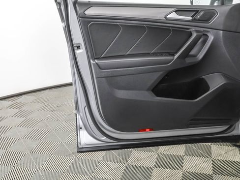 Used 2023 Volkswagen Tiguan SE image 33