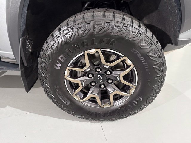 Used 2024 Chevrolet Colorado ZR2 w/ Technology Package AWD/4WD image 13