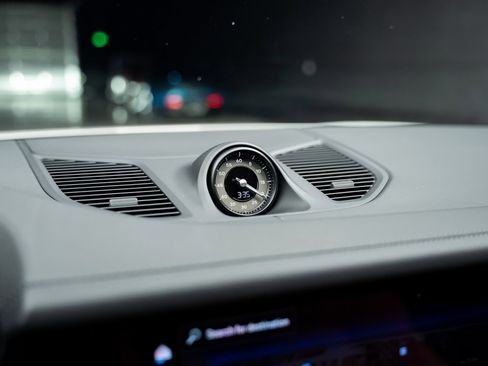 Used 2025 Porsche Cayenne Turbo image 50