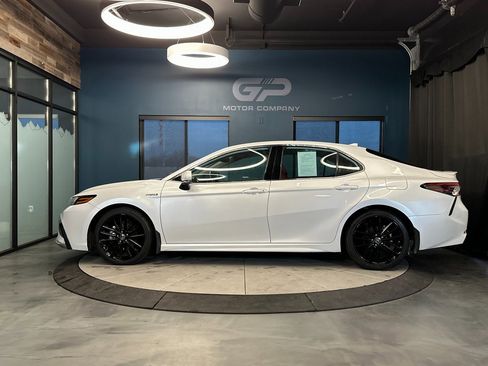 Used 2021 Toyota Camry XSE image 6