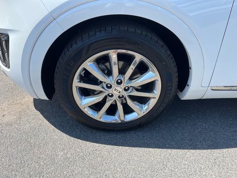 Used 2017 Kia Sorento SX image 47