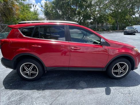 Used 2013 Toyota RAV4 LE FWD image 5