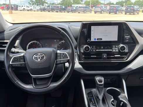 Used 2023 Toyota Highlander LE FWD image 26