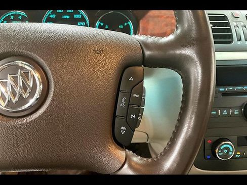 Used 2010 Buick Lucerne CXL image 12