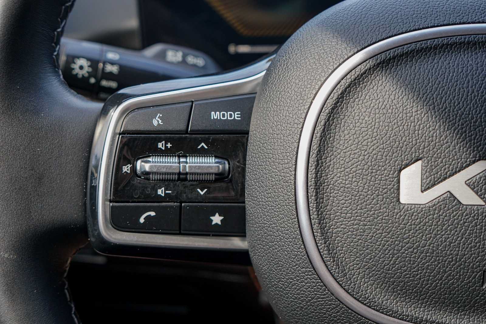 Certified 2025 Kia Sorento S FWD image 16