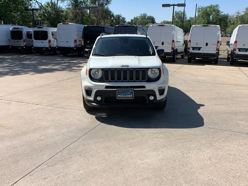 Used 2023 Jeep Renegade Latitude w/ Premium Group AWD/4WD image 8