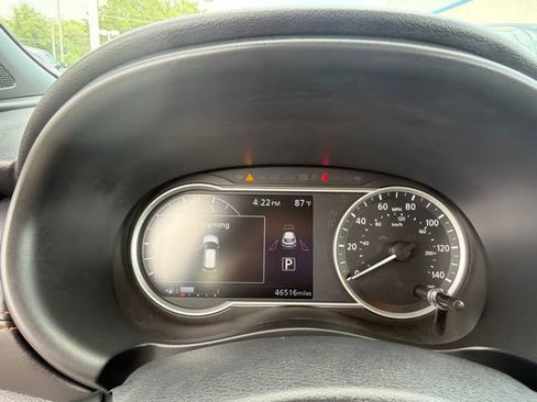 Used 2018 Nissan Kicks SR FWD image 11