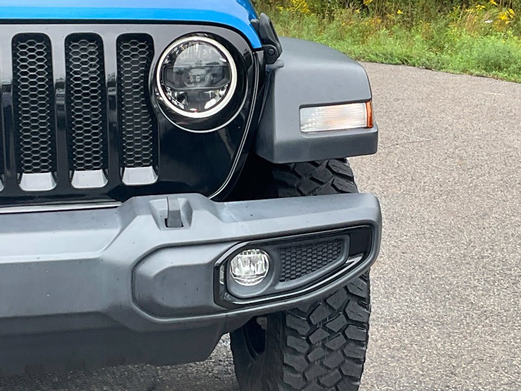 Used 2023 Jeep Wrangler Sport AWD/4WD image 2