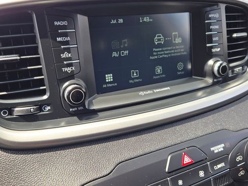 Used 2017 Kia Sorento LX w/ LX Convenience Package image 23