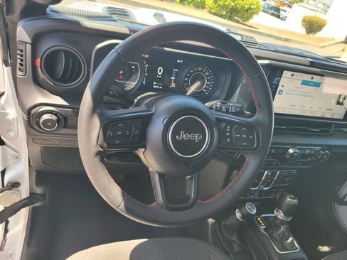 Used 2024 Jeep Wrangler Unlimited Rubicon AWD/4WD image 30