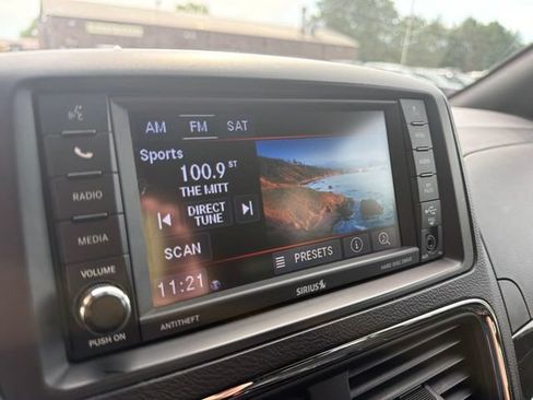 Used 2020 Dodge Grand Caravan SE FWD image 21