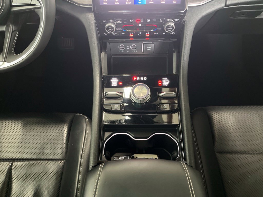 Used 2023 Jeep Grand Cherokee Overland w/ Luxury Tech Group IV AWD/4WD image 11