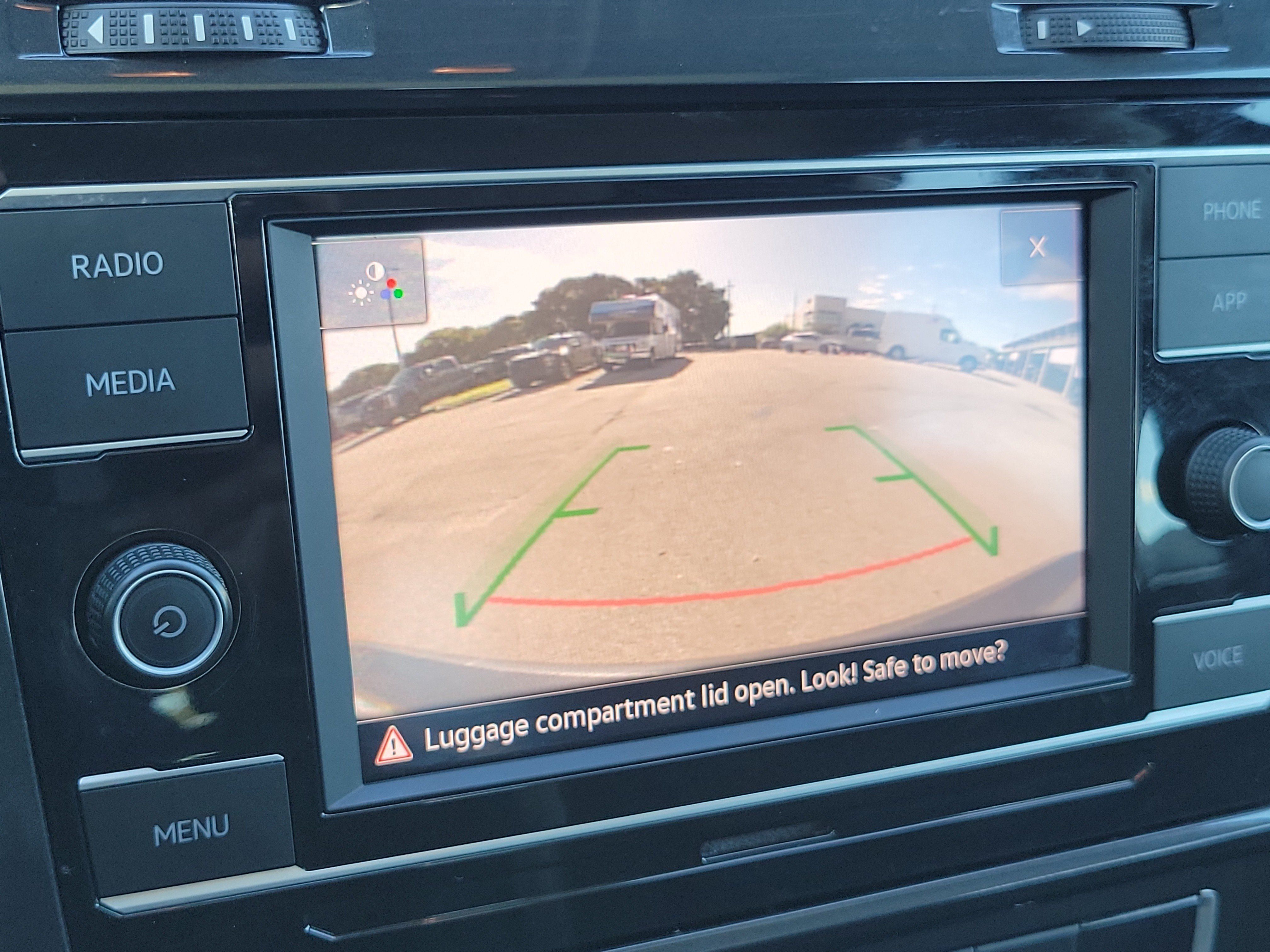Used 2020 Volkswagen Golf 4-Door FWD image 9