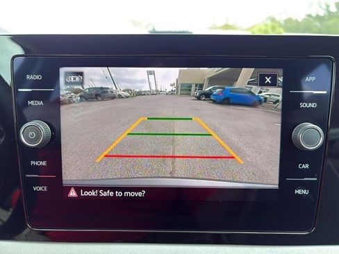 Certified 2025 Volkswagen Taos SE image 21