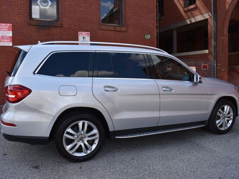 Used 2019 Mercedes-Benz GLS 450 4MATIC image 2