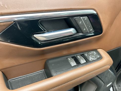Used 2025 Chevrolet Tahoe High Country AWD/4WD image 13